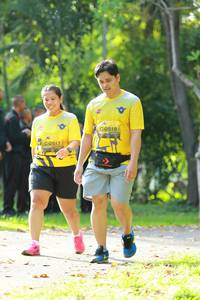 BIB: 0517
                            <button type="button" onclick="openModal(5134291)" class="btn btn-primary btn-sm float-right btn-popup" data-toggle="modal" data-target=".modal-high-quality">
                        <i class="fas fa-shopping-cart"></i> Add to Cart
                    </button>
                                            <button type="button" onclick="isThisMe(5134291, true)" class="btn btn-success btn-sm float-right btn-popup btn-isme hidden" data-toggle="tooltip" data-placement="bottom" title="นี่คือรูปของคุณใช่ไหม คลิกที่นี่เพื่อเอาเข้าอัลบั้ม">
                        <i class="fas fa-plus"></i> Add to album
                    </button>
                    <button type="button" onclick="isThisMe(5134291, false)" class="btn btn-warning btn-sm float-right btn-popup btn-isnotme hidden">
                        <i class="fas fa-ban"></i> Remove from album
                    </button>